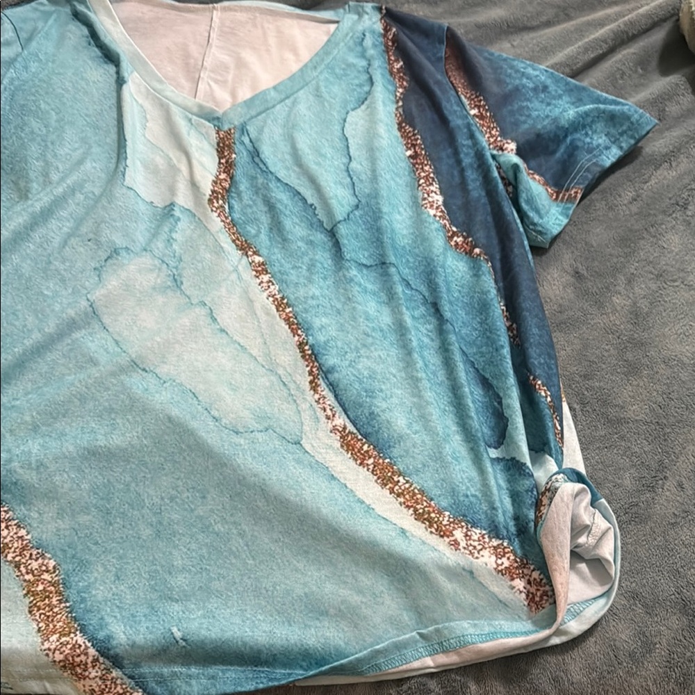 Blue Graphic Relaxed Short Sleeve Tee
Says 4X fits more like 3X - Picture 3 of 5